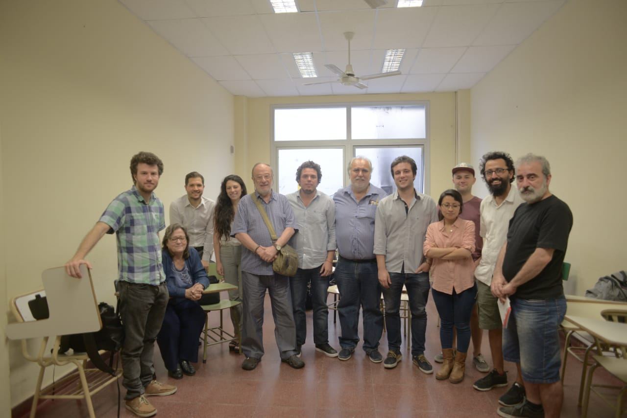 Integrantes del grupo en la Facultad de Ciencias Sociales